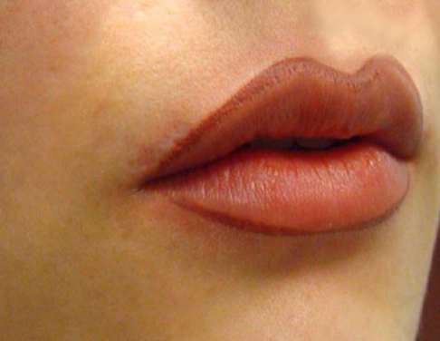 Lip-liner kosmetisk pigmentering utförs av Hair and Beauty Center i Gävle